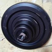 Ролик натяжной гусеницы 6693238