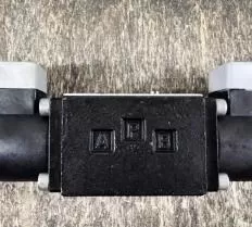 Электромагнитный направляющий клапан ATOS DHI-0714/8 23 фото