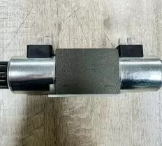 Электромагнитный распределительный клапан ARGO-HYTOS RPE3-063Y11/02400E1 фото