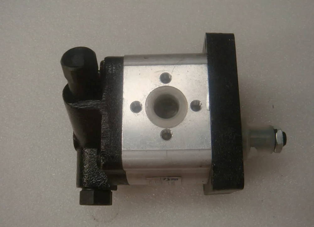 Насос шестеренный НШ 12.5 вид спереди Насос шестеренный НШ 12.5